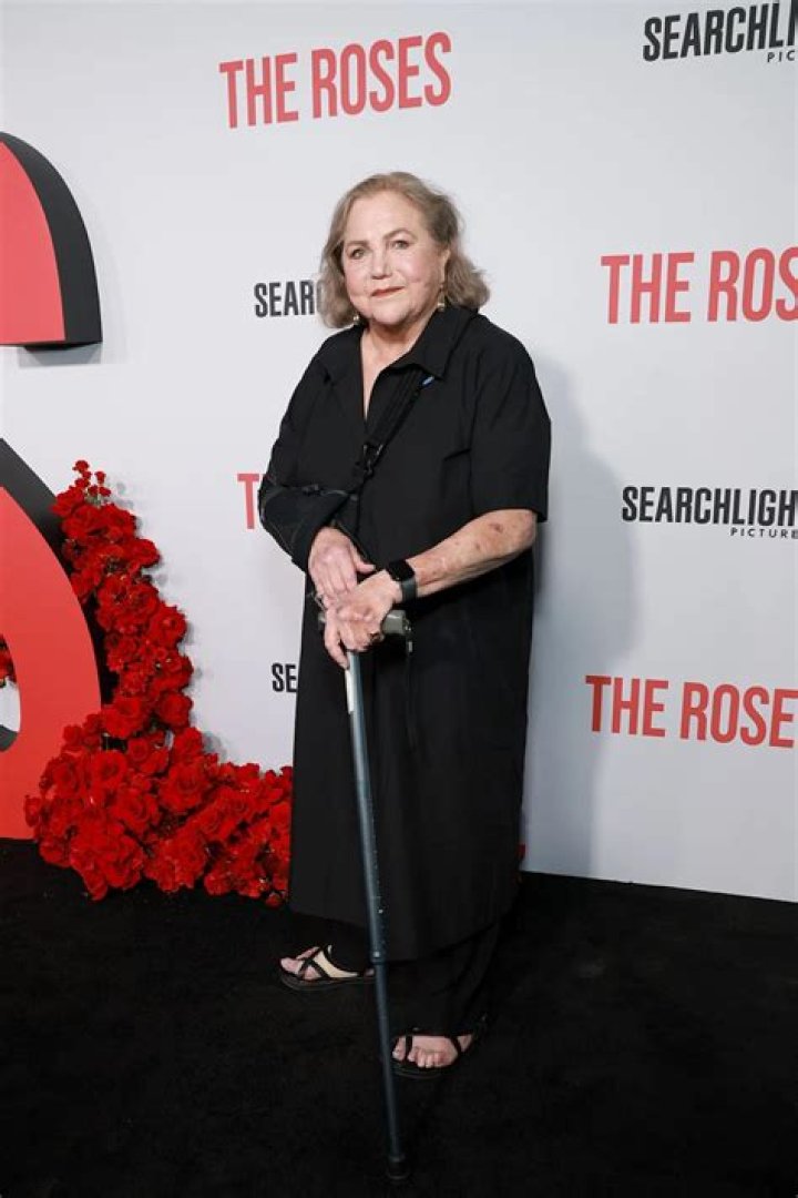 Kathleen Turner Height, Weight, Measurements, Bra Size, Shoe Size